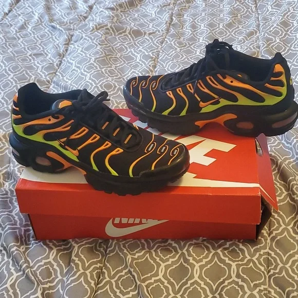 Nike Black and Neon Orange Athletic Shoes Nike | Shoes | Nike Black And Neon Orange Sneakers With  main image 3